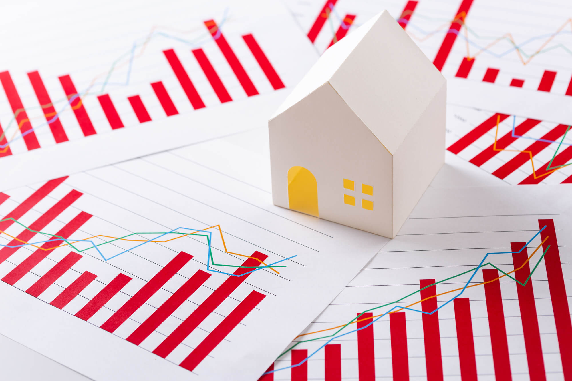 住宅ローンの金利推移はどうなる？金利が変動する理由や今後の予想を解説